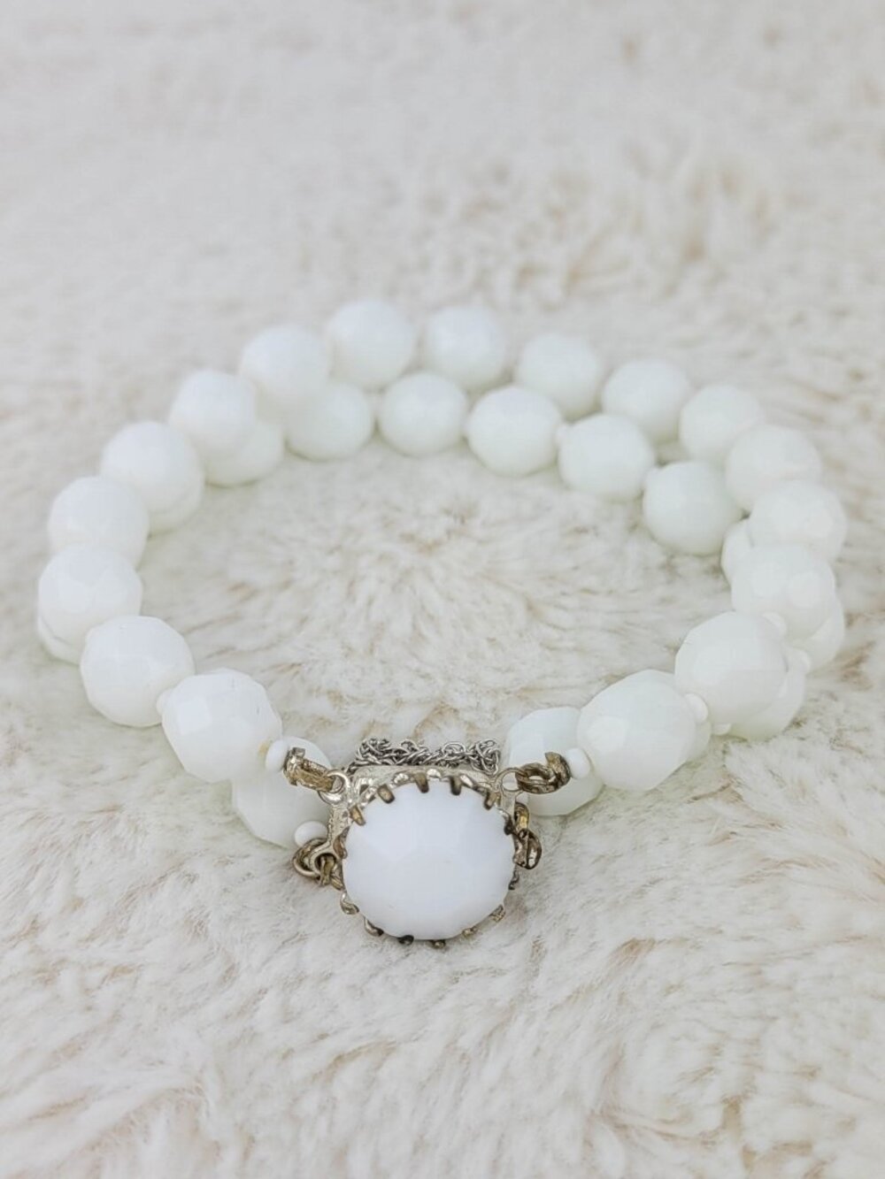 1940s Vintage White Milk Glass Beaded Bracelet